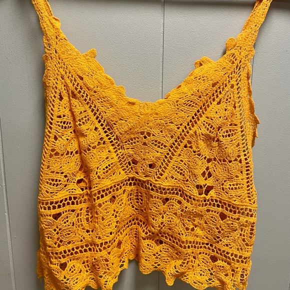Yellow crochet flowy tank💛 size small - Picture 2 of 3